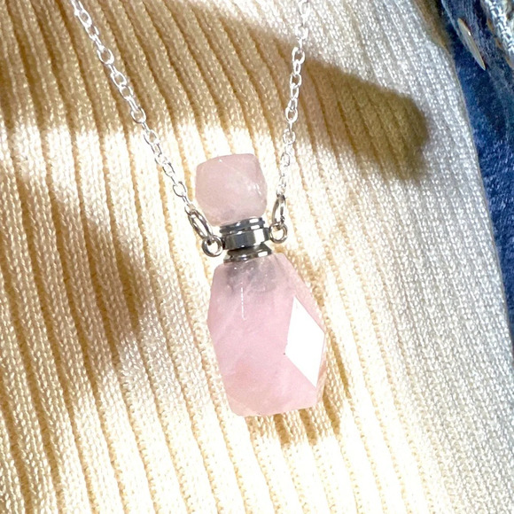 Pink Quartz carved perfume bottle pendant in 925 stamped dainty necklace - Picture 3 of 6